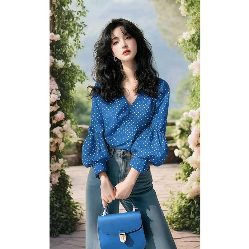 时尚灯笼袖显瘦长袖衬衫女士2025春秋新款V领小个子波点法式衬衣