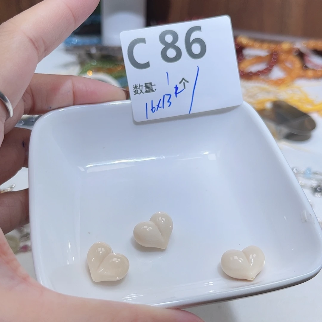 未镶嵌珠宝半成品水晶C86。