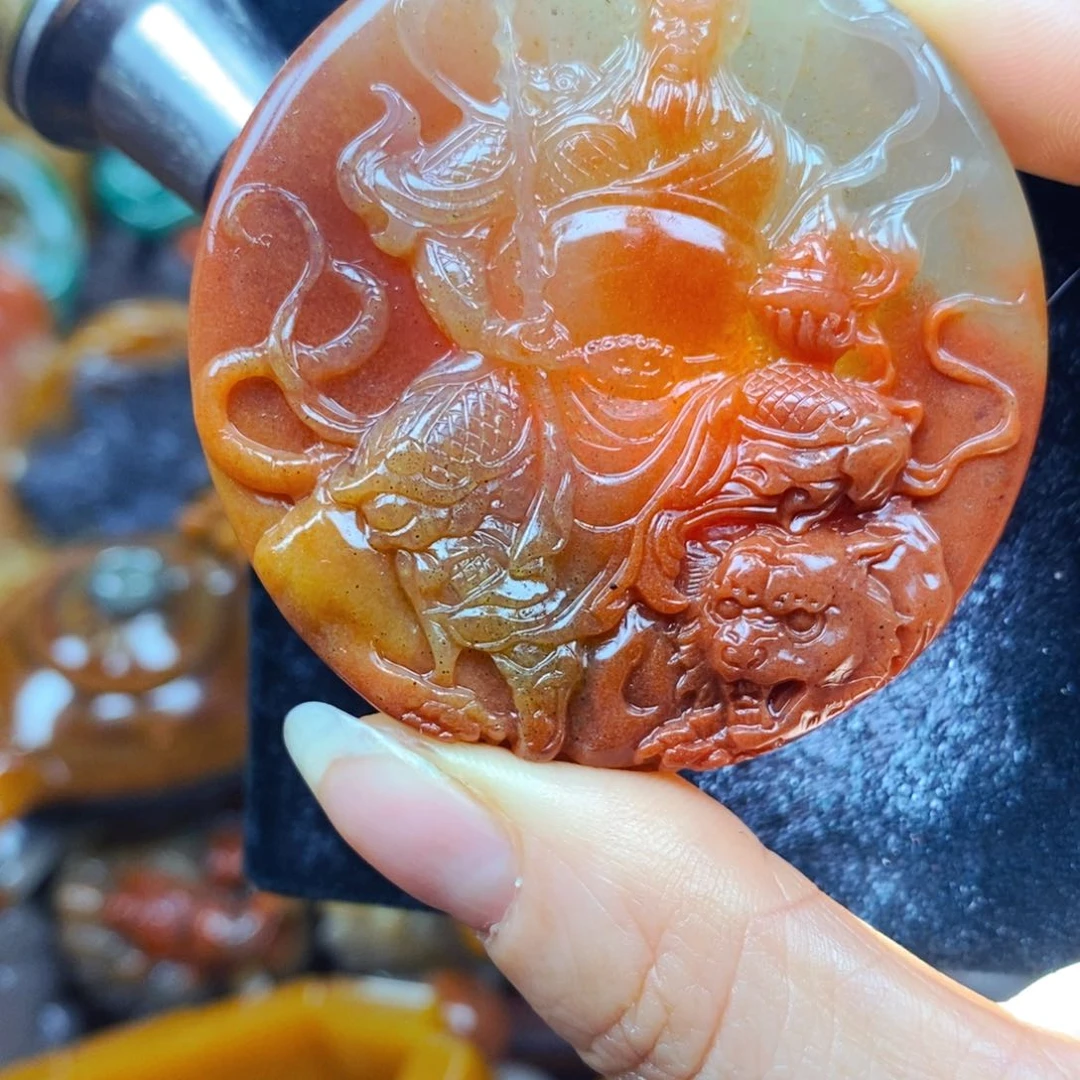 未镶嵌石英质玉（黄龙玉）颈饰