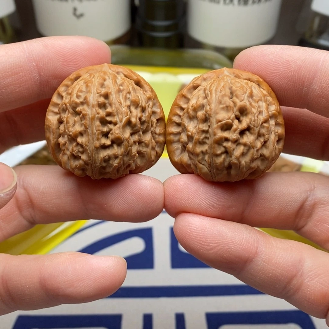 核桃把件3.6cm白狮子的