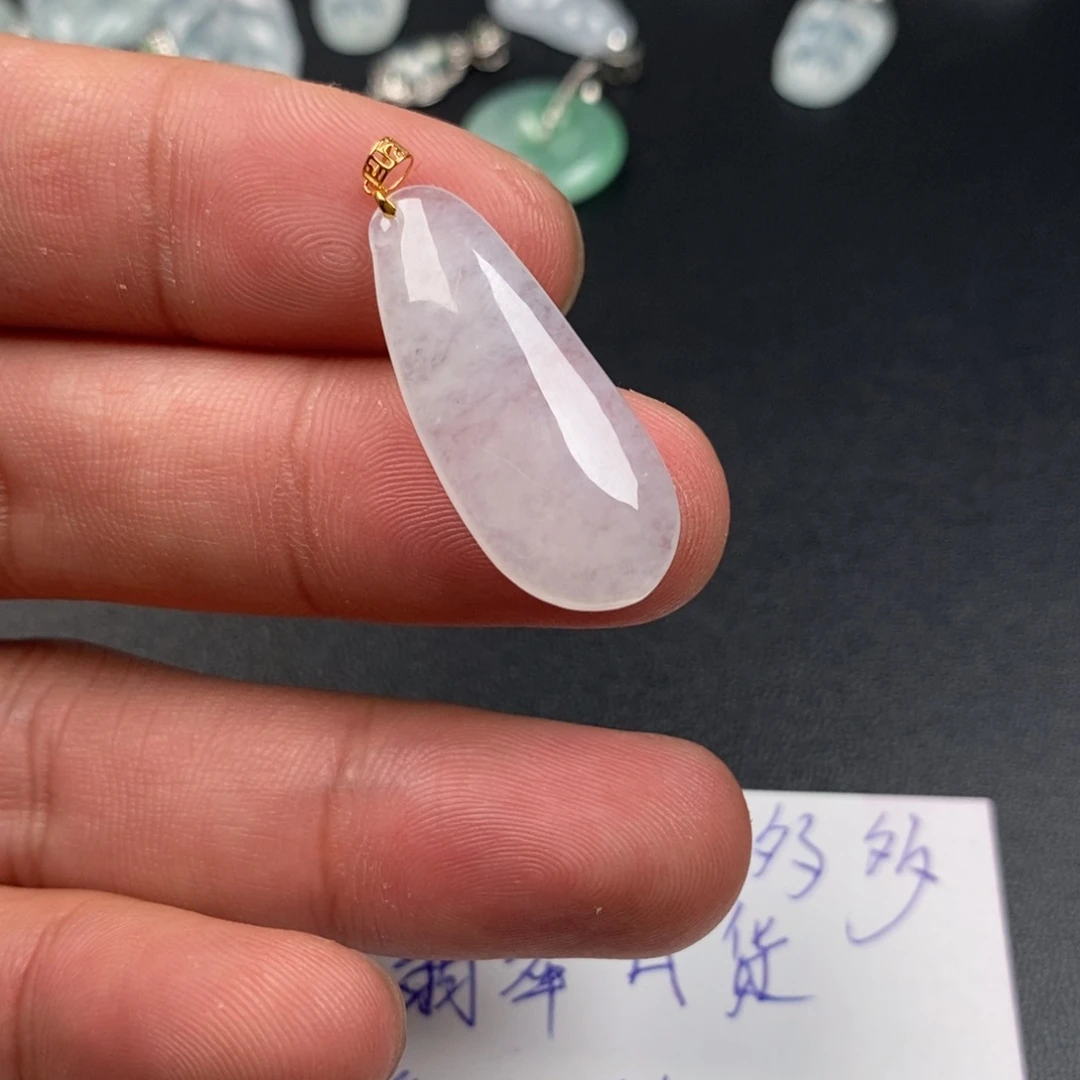 颈饰18K金镶嵌翡翠