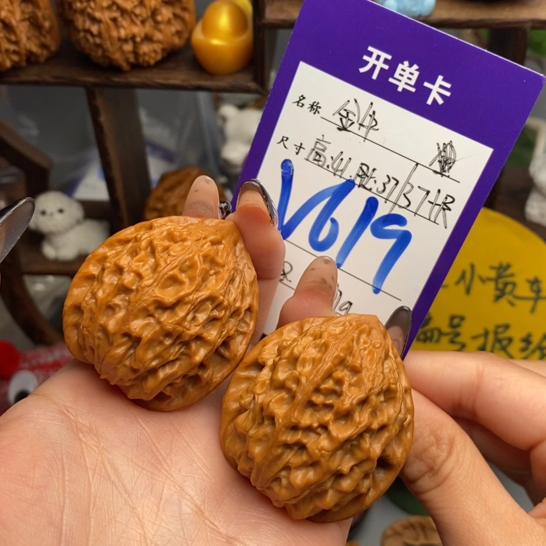 文玩核桃吊坠金牛40克