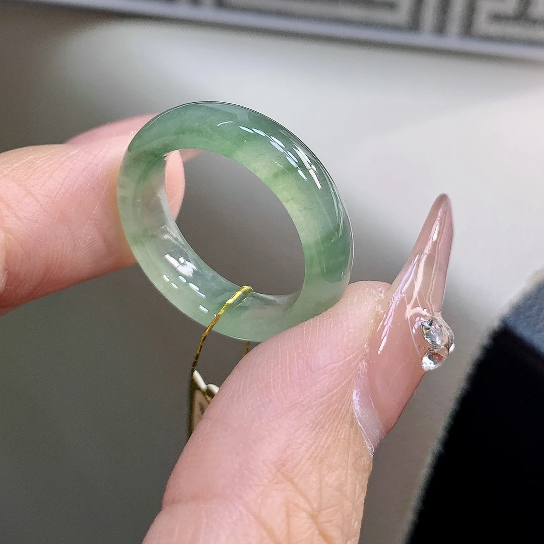 天然缅甸翡翠玉戒指 16号 冰种青水绿戒圈 尺寸17.3-5.7-3.7mm