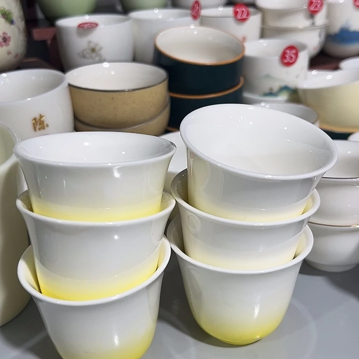 微瑕渐变黄六个杯子