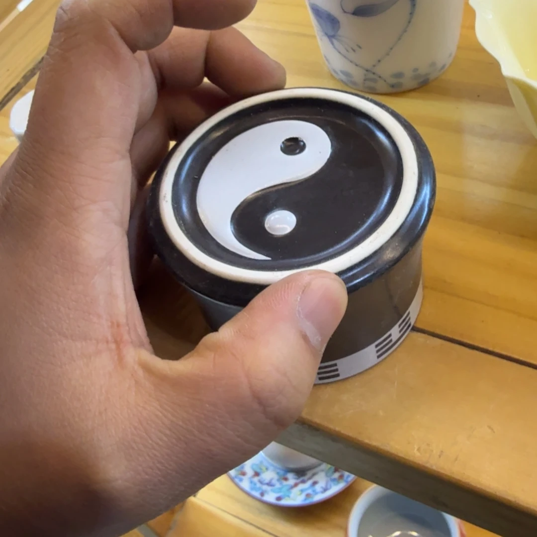 微瑕疵介意勿拍陶瓷器皿B334