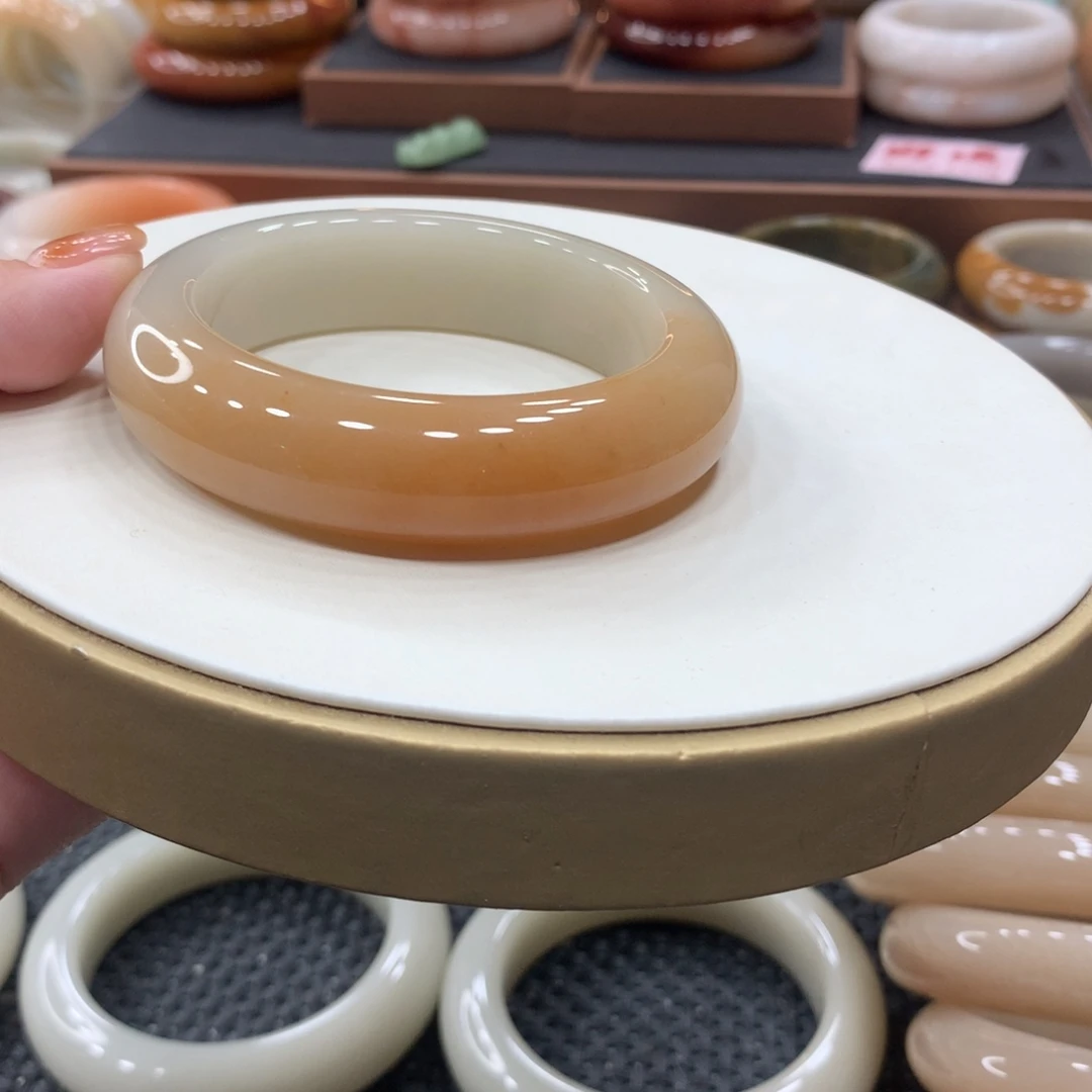 石英岩玉钛钢手镯