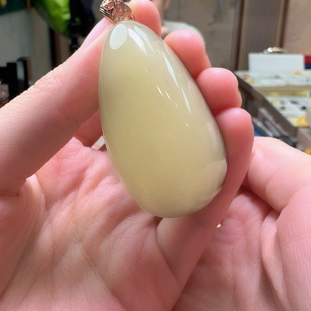 琥珀未镶嵌颈饰吊坠