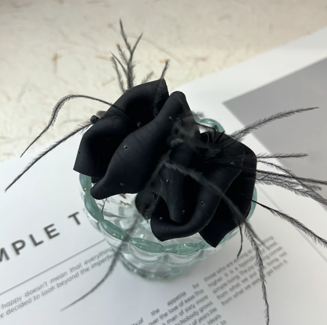 气质羽毛款缎面黑色点点马尾夹  SG1096