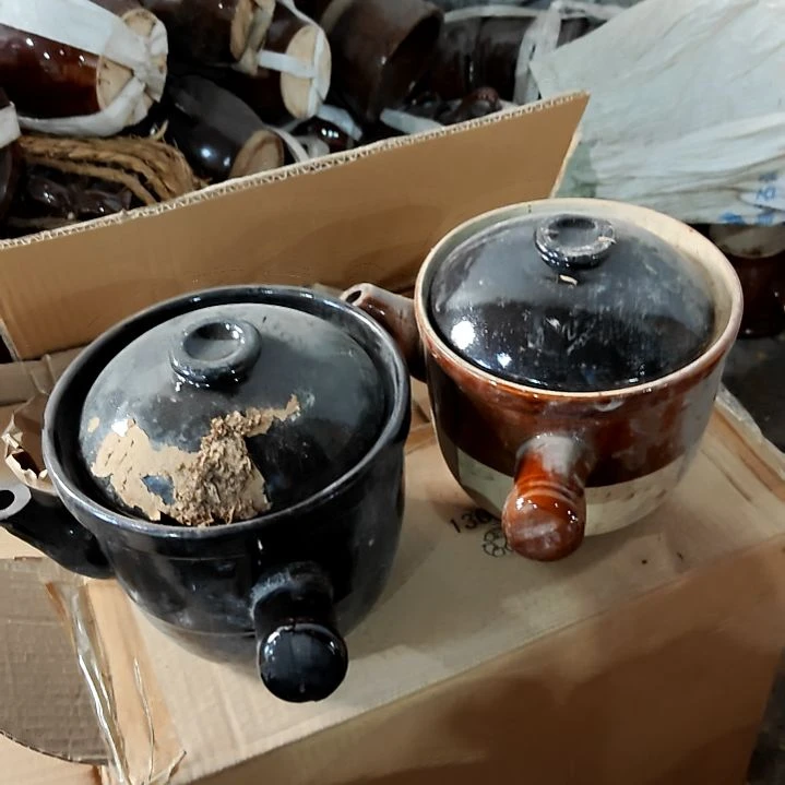 盘子碗茶壶啥都有