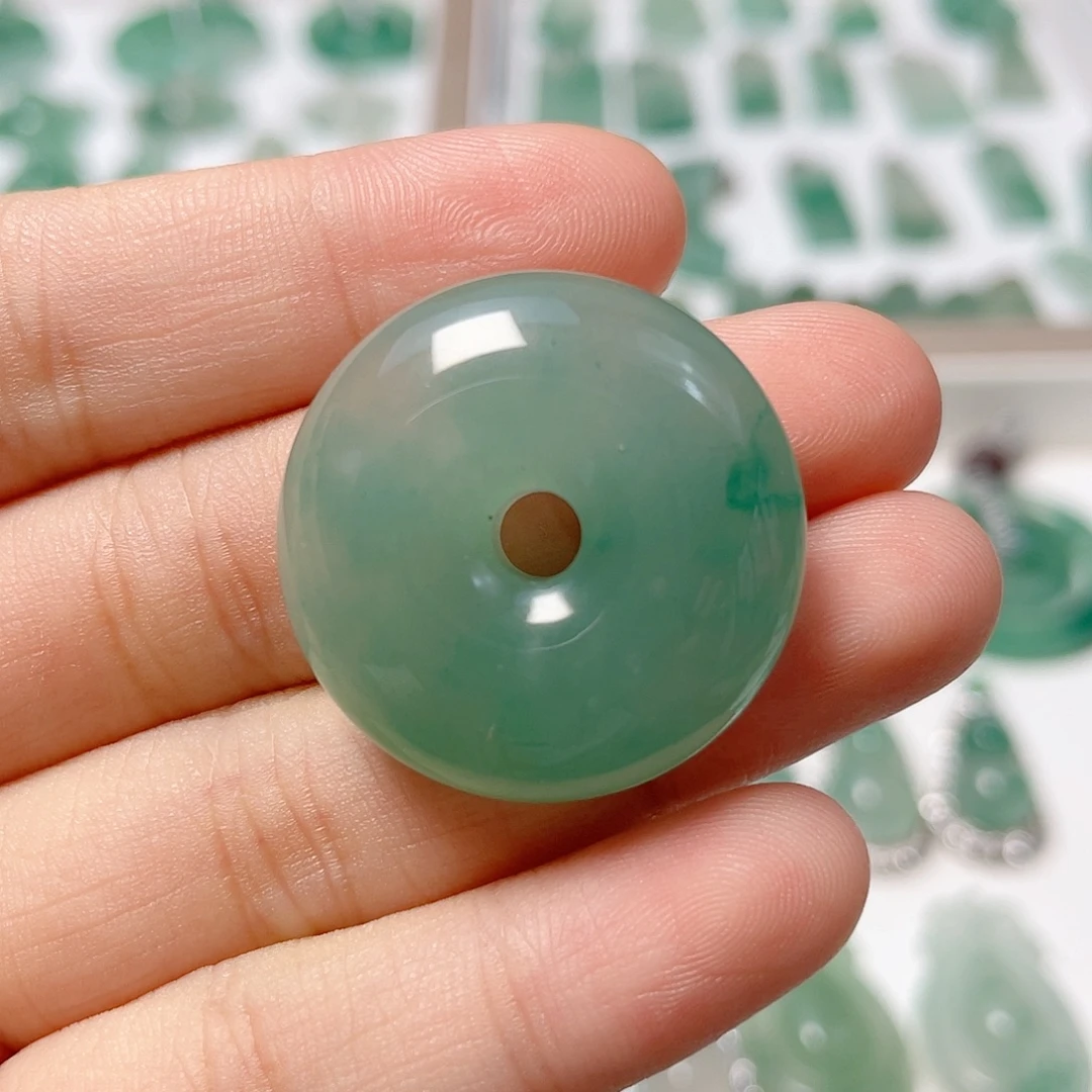 颈饰合金石英质玉（非洲翠）