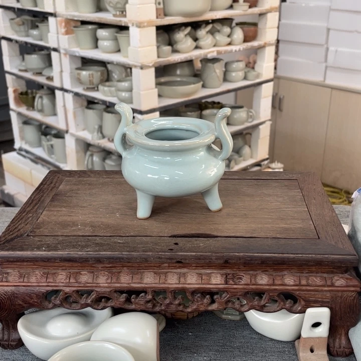 摆件天青釉双耳香炉