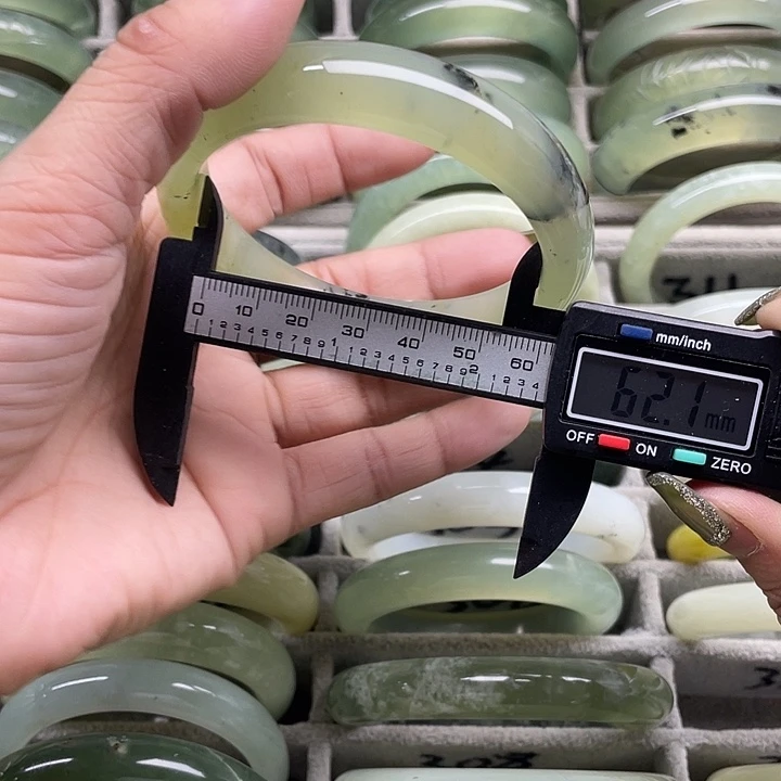 蛇纹石玉未镶嵌手镯317