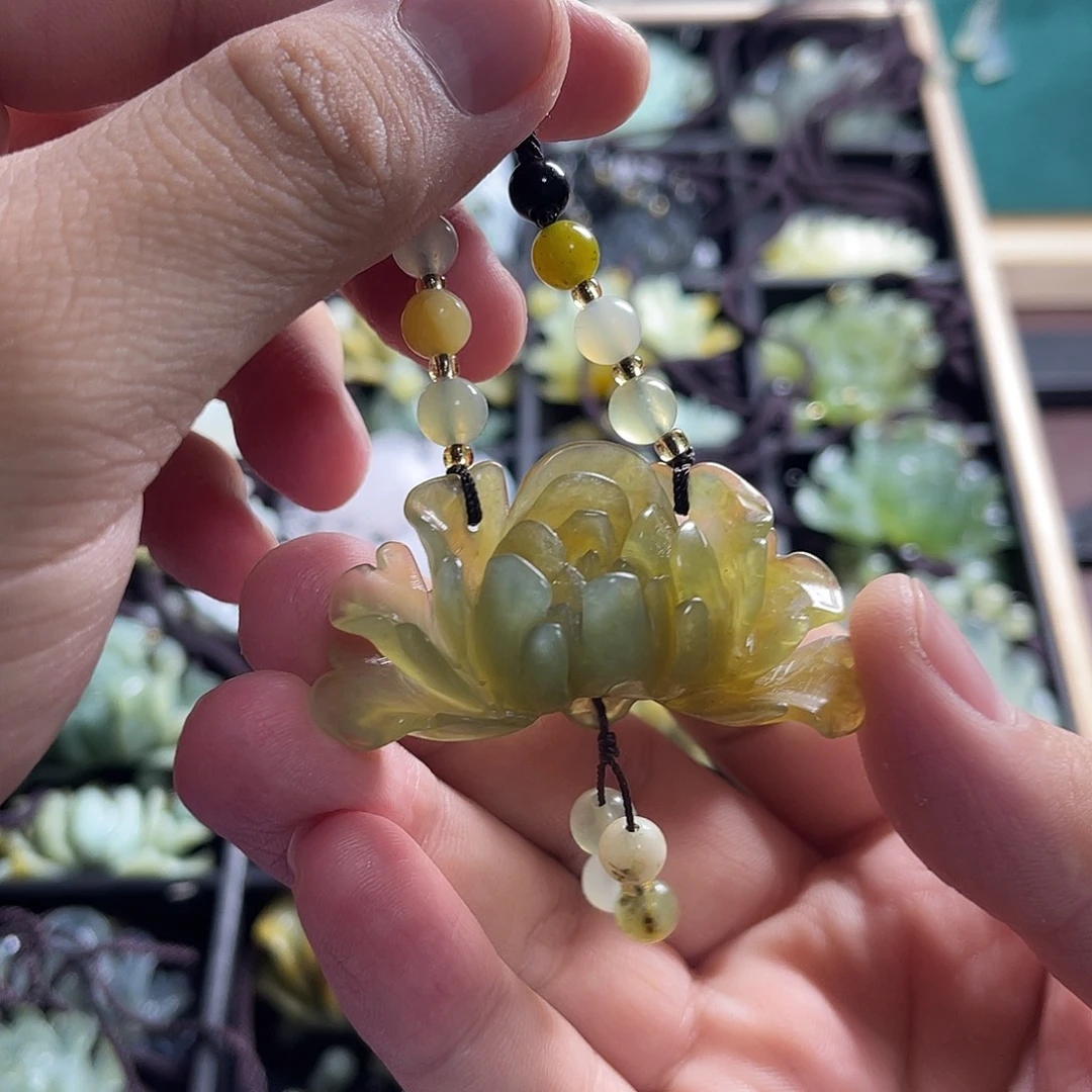 蛇纹石玉未镶嵌颈饰