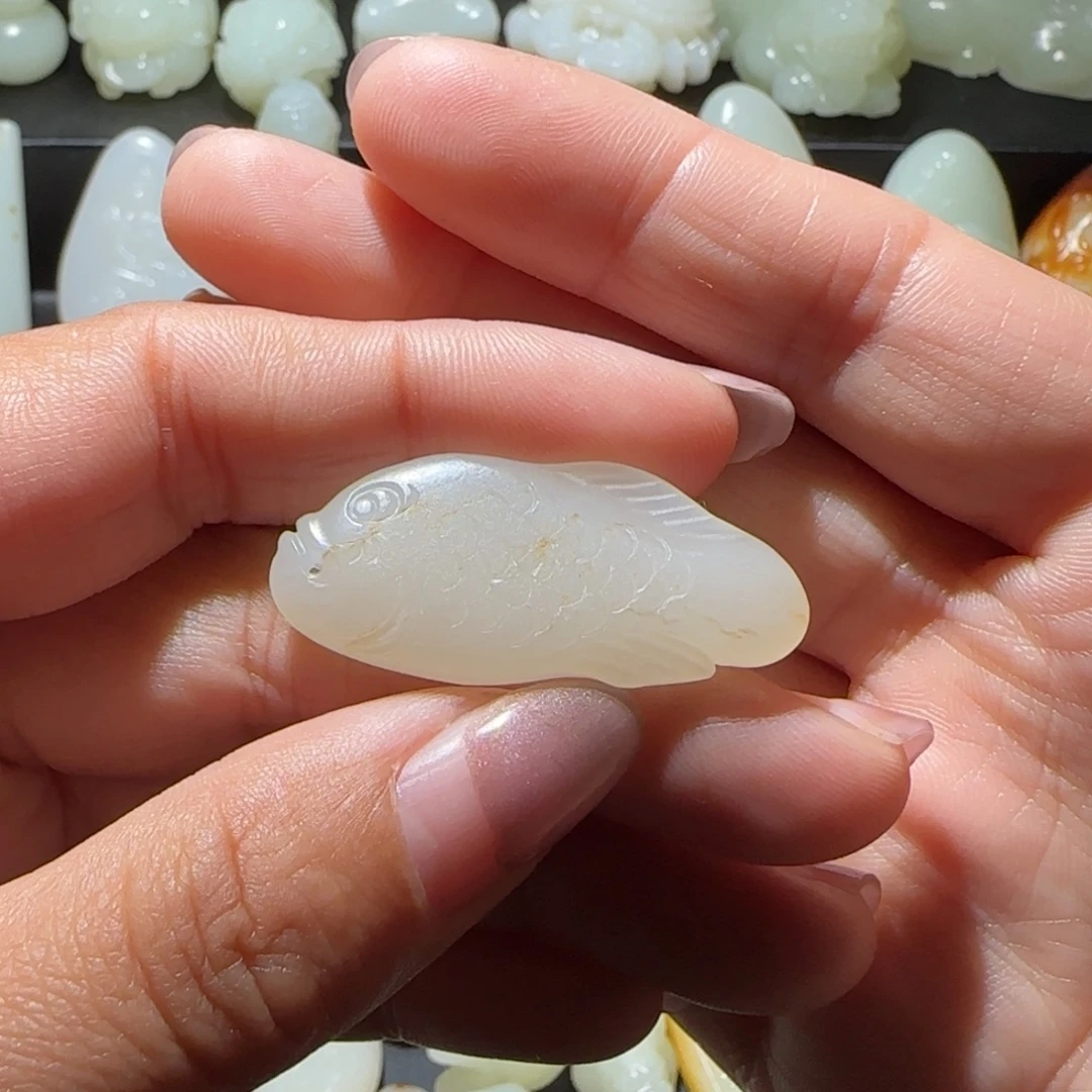 ****儿和田玉未镶嵌颈饰