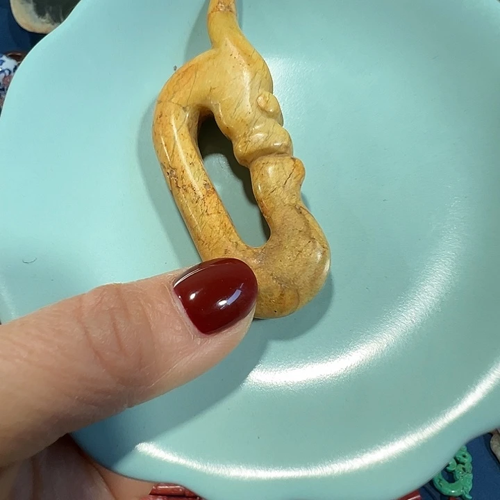 透闪石质玉未镶嵌挂件