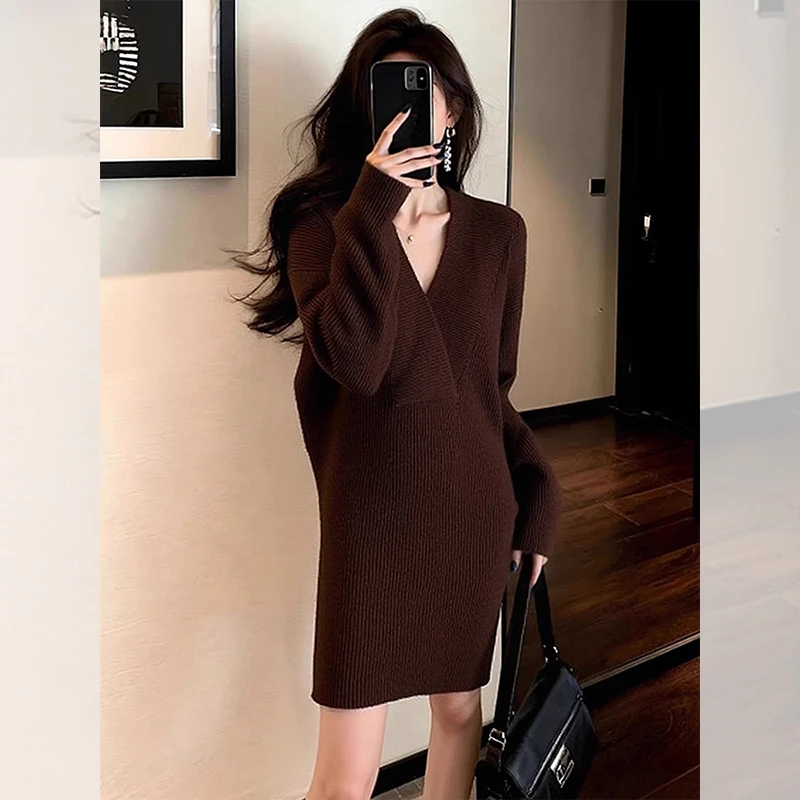 高贵气质上档次棕色帝政裙配大衣内搭打底针织v领连衣裙子女秋冬