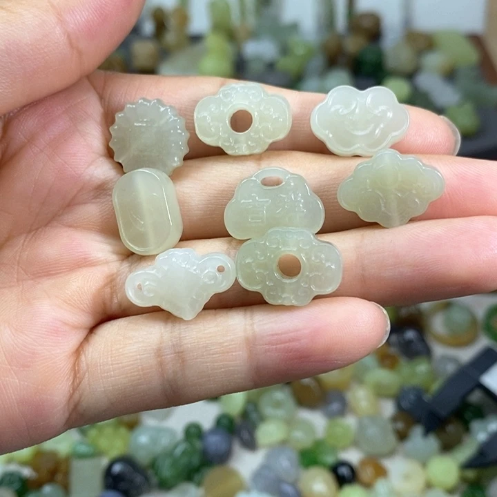 和田玉未镶嵌挂件15一个多样性发其一