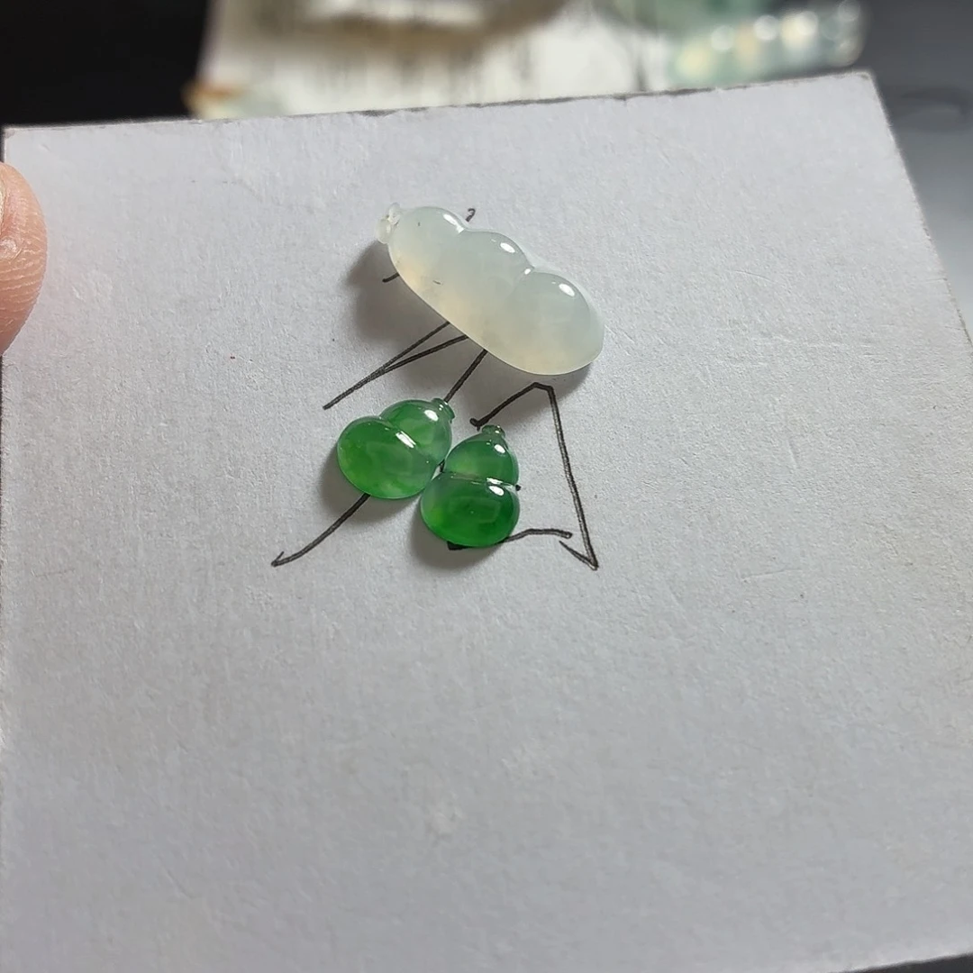 奥****翡翠未镶嵌颈饰翡翠