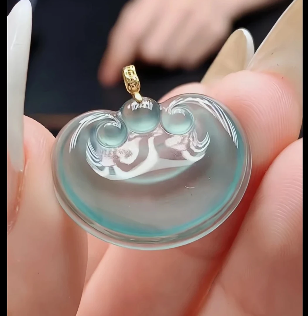 天然a货翡翠18k吊坠