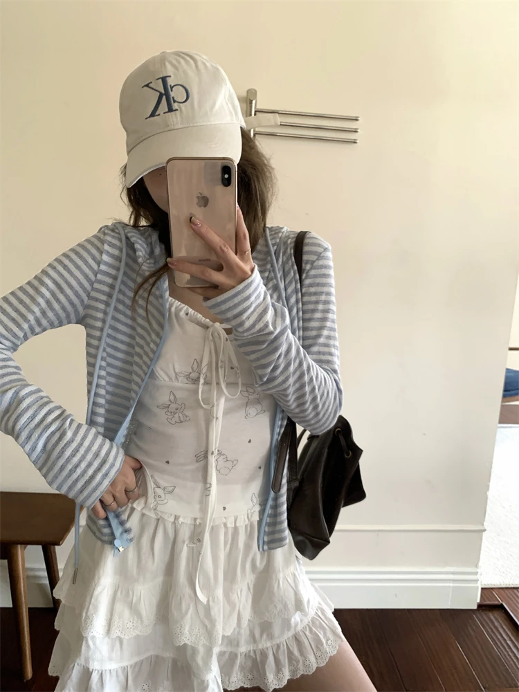 2025早秋新款韩系百搭设计感印花烫钻吊带+小众条纹长袖休闲外套