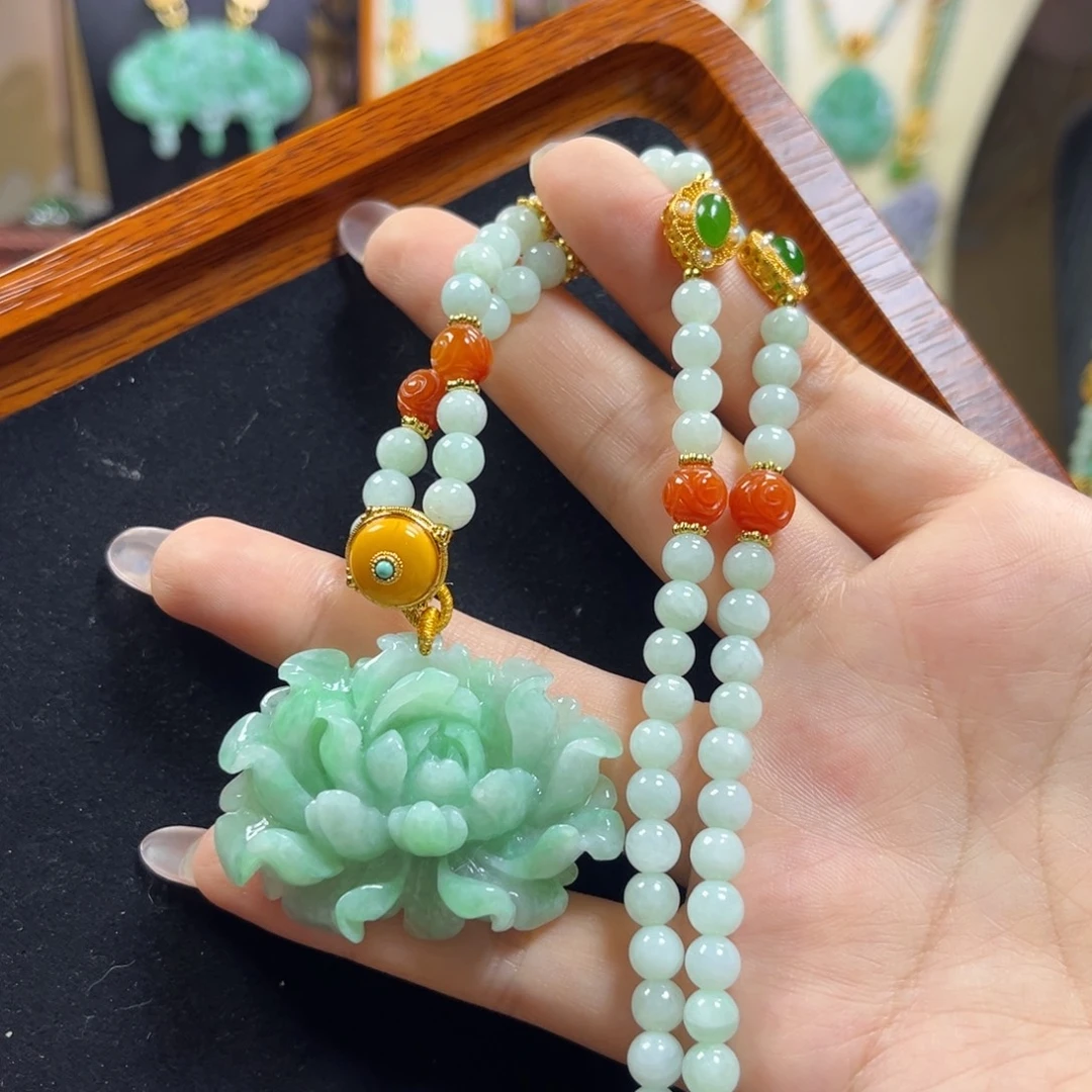 翡翠未镶嵌吊坠(赠链)绿花