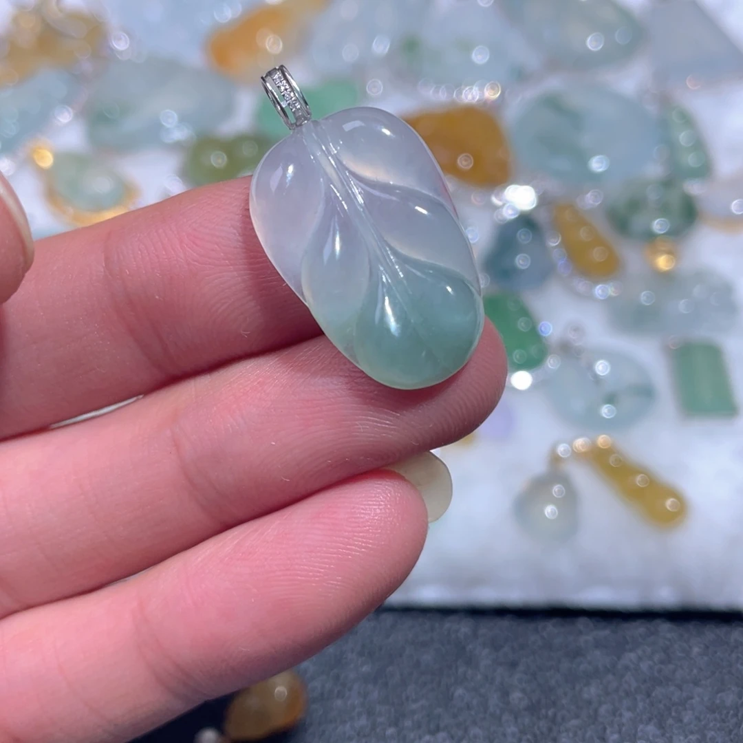 翡翠18K金镶嵌颈饰翡翠