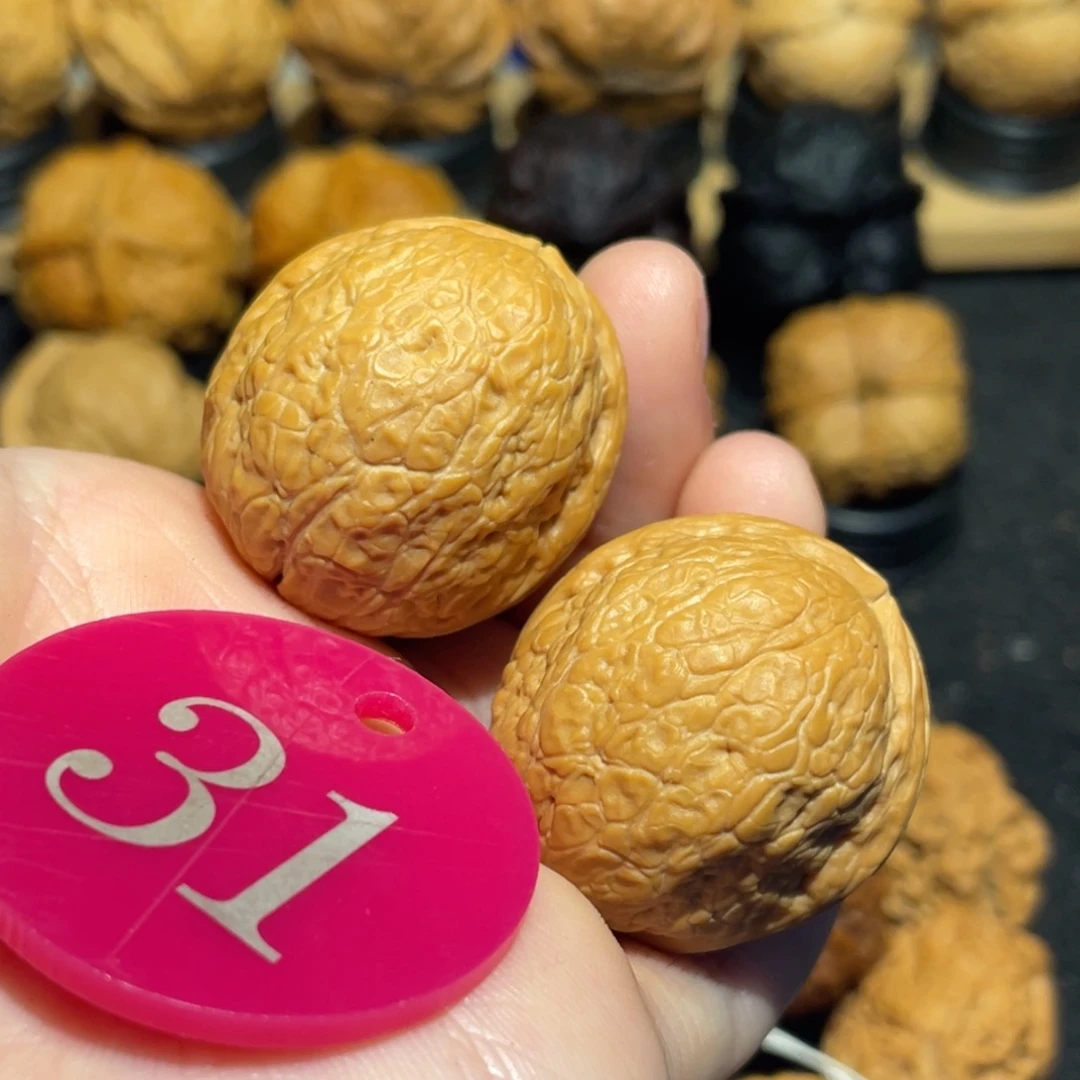 哪吒小魔丸核桃32。