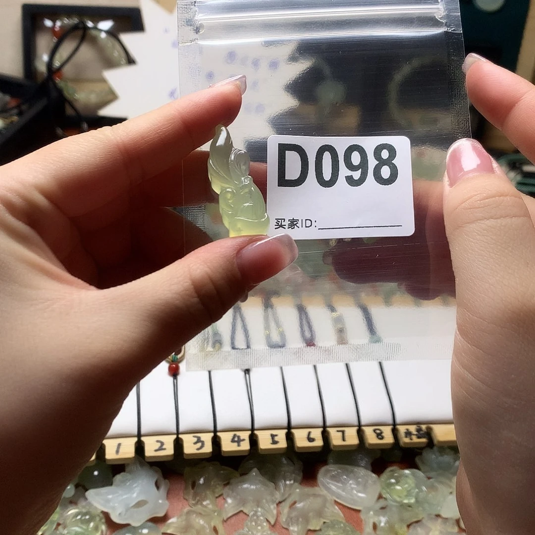 蛇纹石玉颈饰合金?****