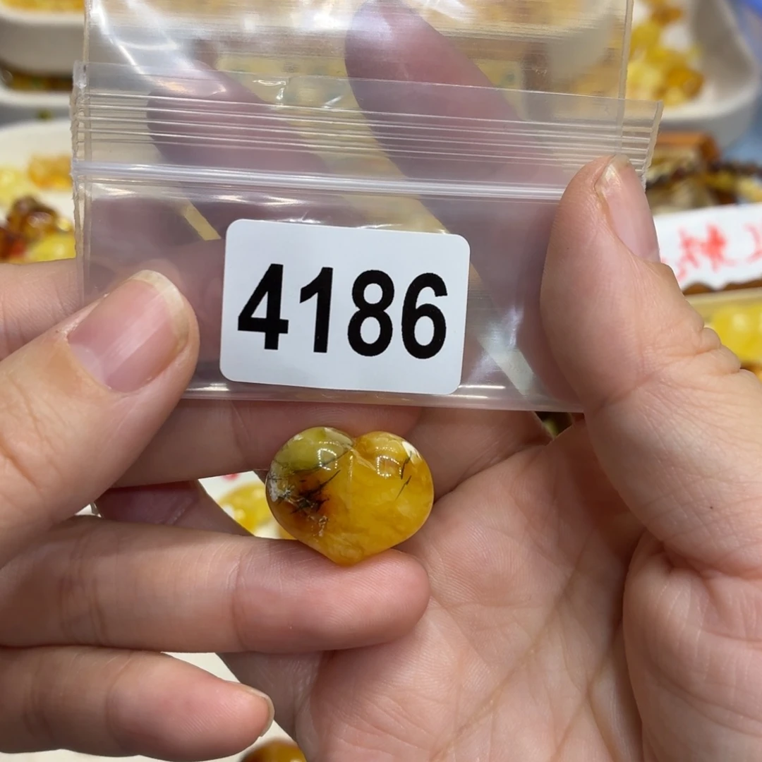 琥珀未镶嵌珠宝奇石
