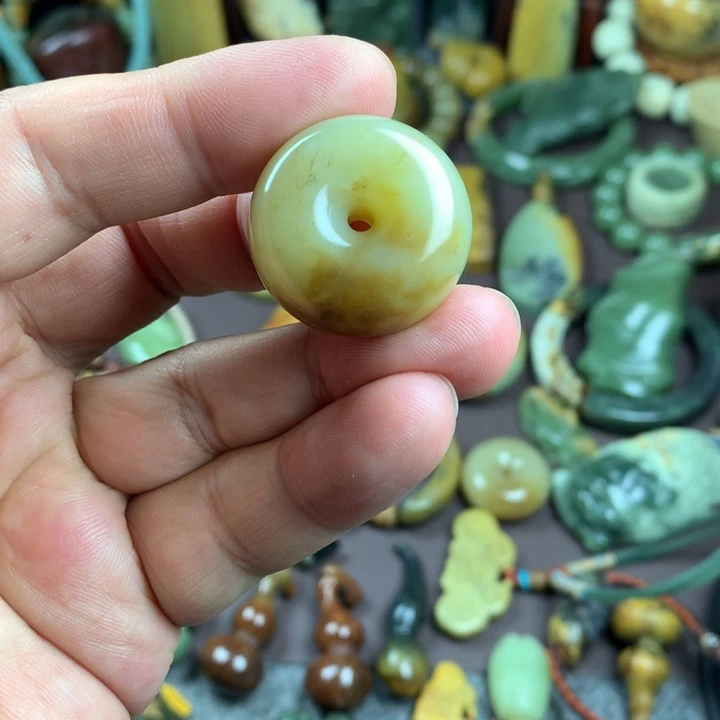 吊坠(赠链)未镶嵌岫岩河磨玉（透闪石质玉）骏*