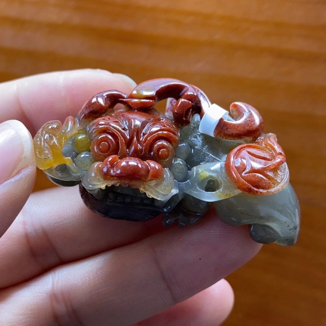 未镶嵌石英质玉（黄龙玉）颈饰