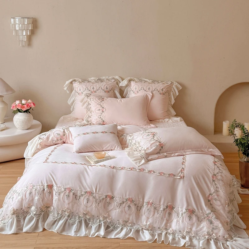 法式轻奢风牛奶绒四件套床盖浪漫公主婴儿绒米白粉红色蕾丝边被套