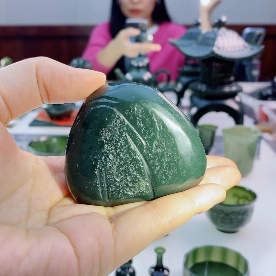 未镶嵌和田玉（青玉）摆件