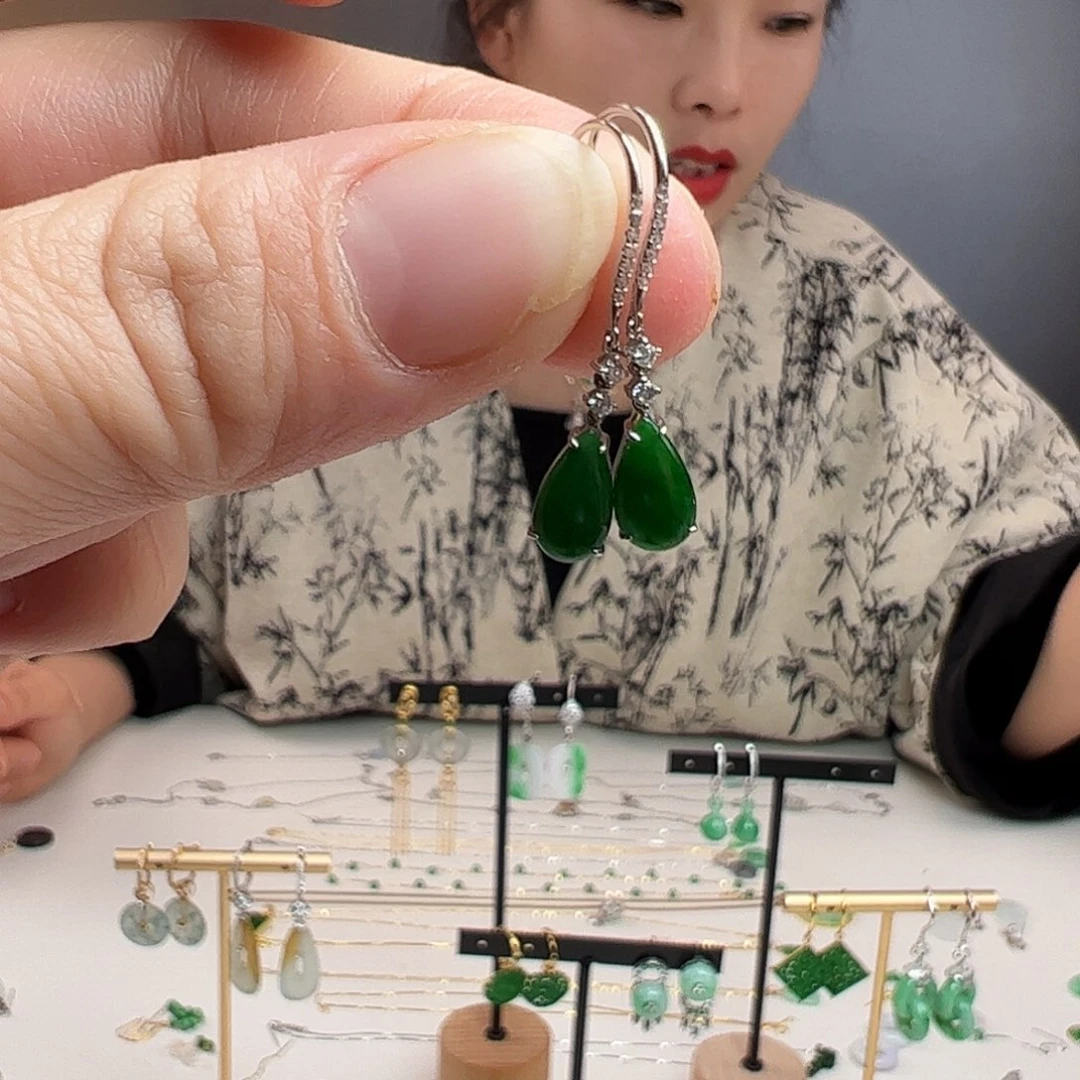 翡翠18K金镶嵌耳饰天然翡翠