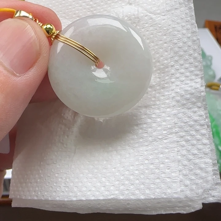 翡翠颈饰未镶嵌平安扣