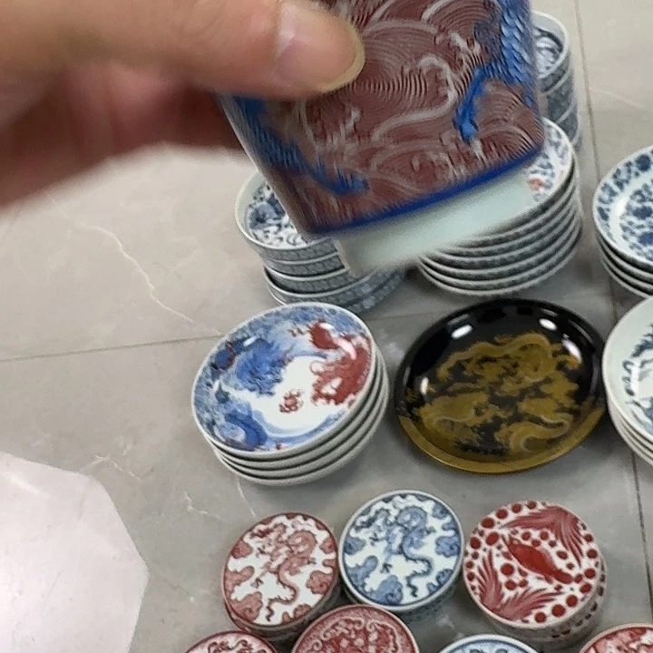 瓷片釉里红麒麟踏浪二才马蹄盖碗