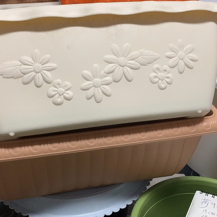 2个米白浮雕爱丽思菜盆