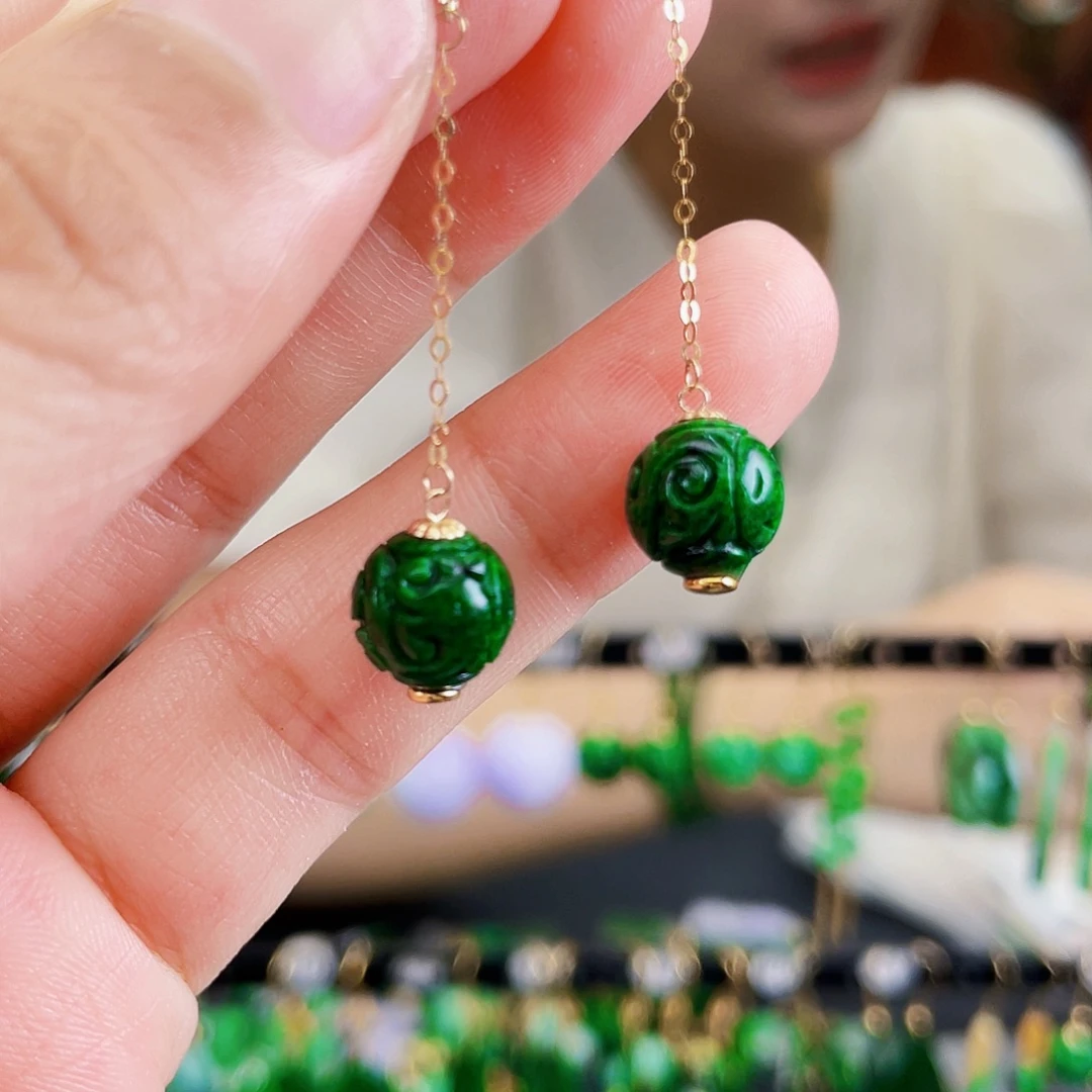 18K金镶嵌翡翠耳饰