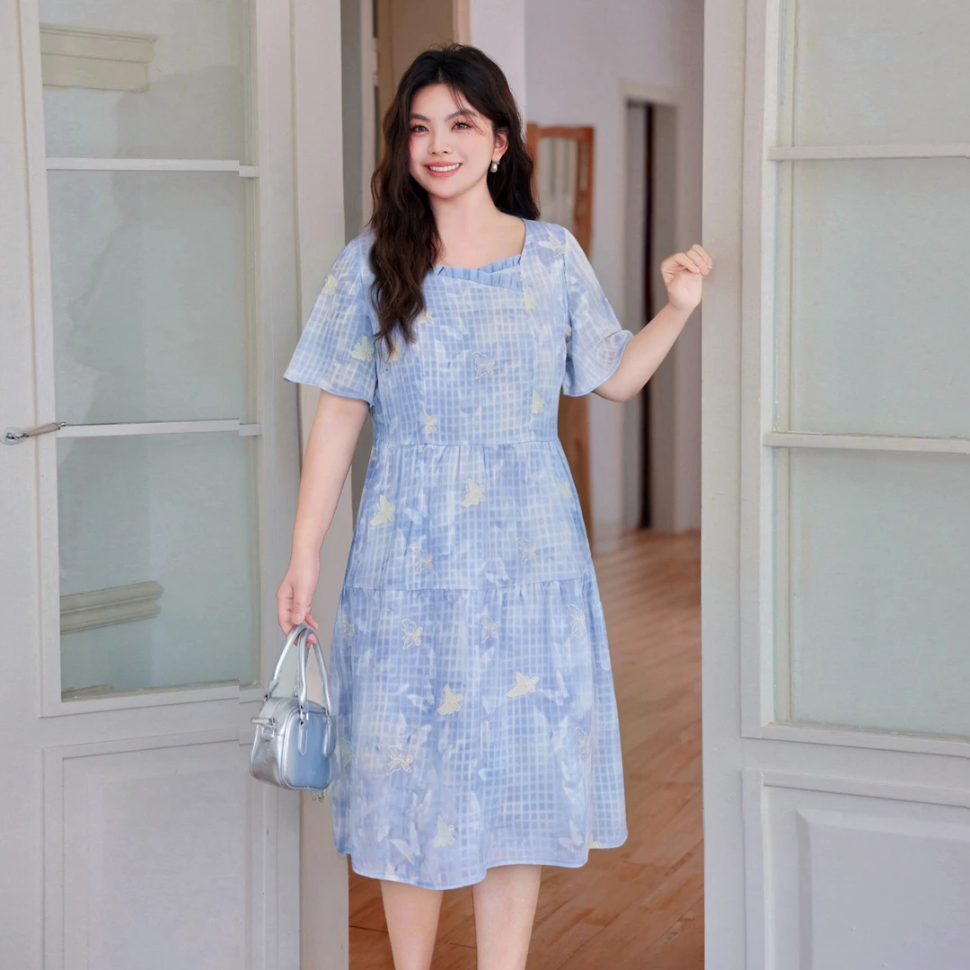 MsShe大码女装2025夏装蝴蝶刺绣格纹提花木耳边连衣裙F2505018