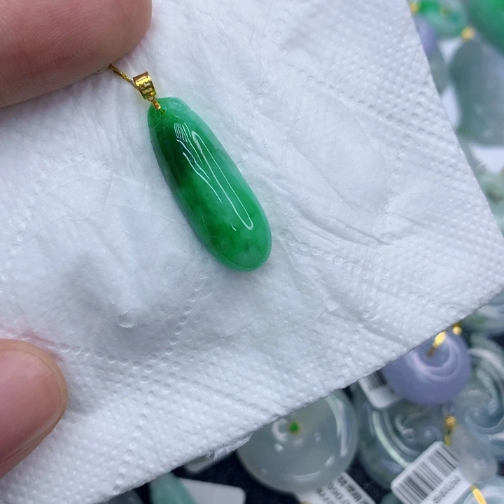 翡翠18K金镶嵌颈饰1111111111