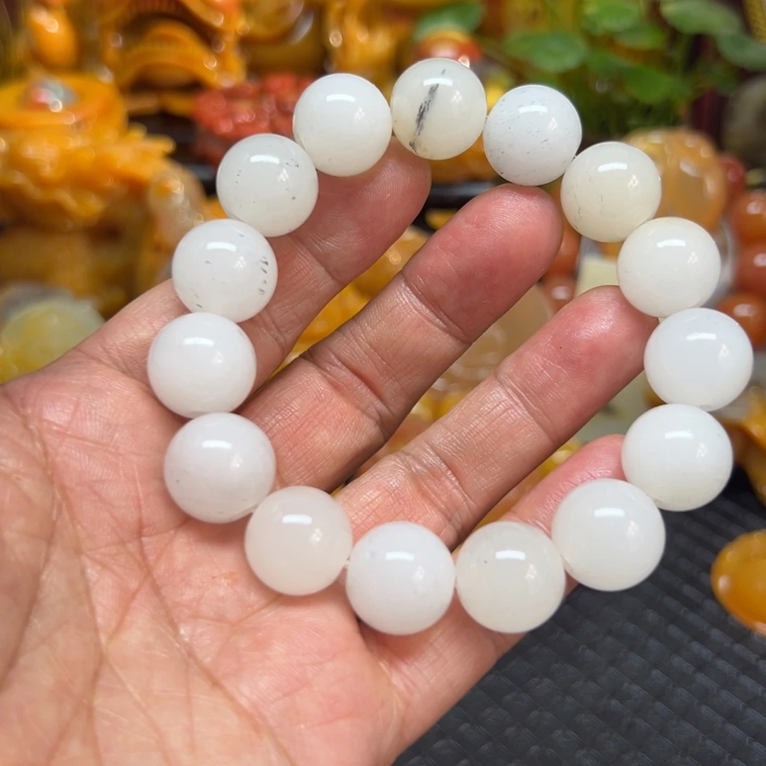 石英质玉未镶嵌颈饰