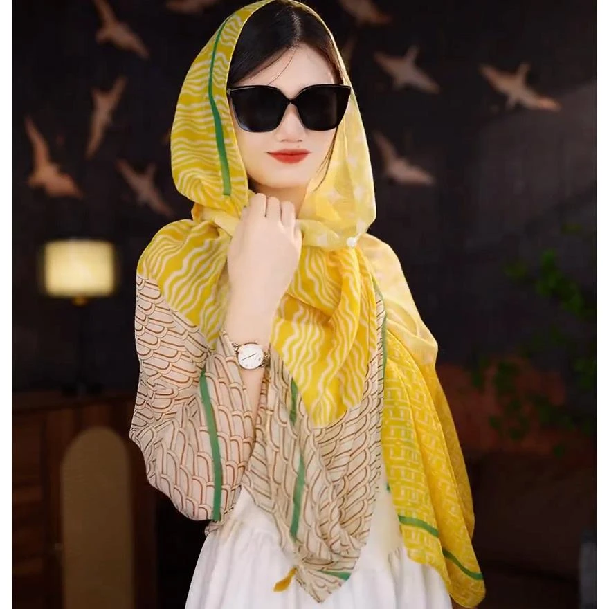 海边盘扣披肩防晒大丝巾外搭女2025新款夏季薄款三亚旅游拍照斗篷