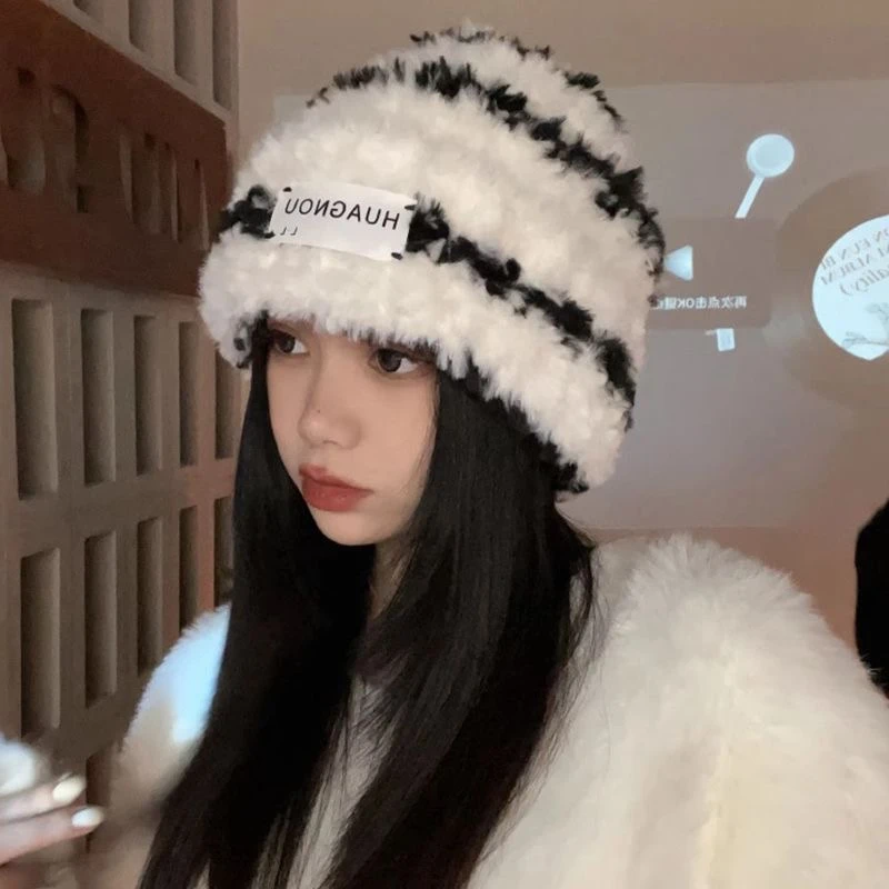DM019帽子女韩版黑白条纹显脸小毛绒绒保暖大头围毛线帽护耳斑马