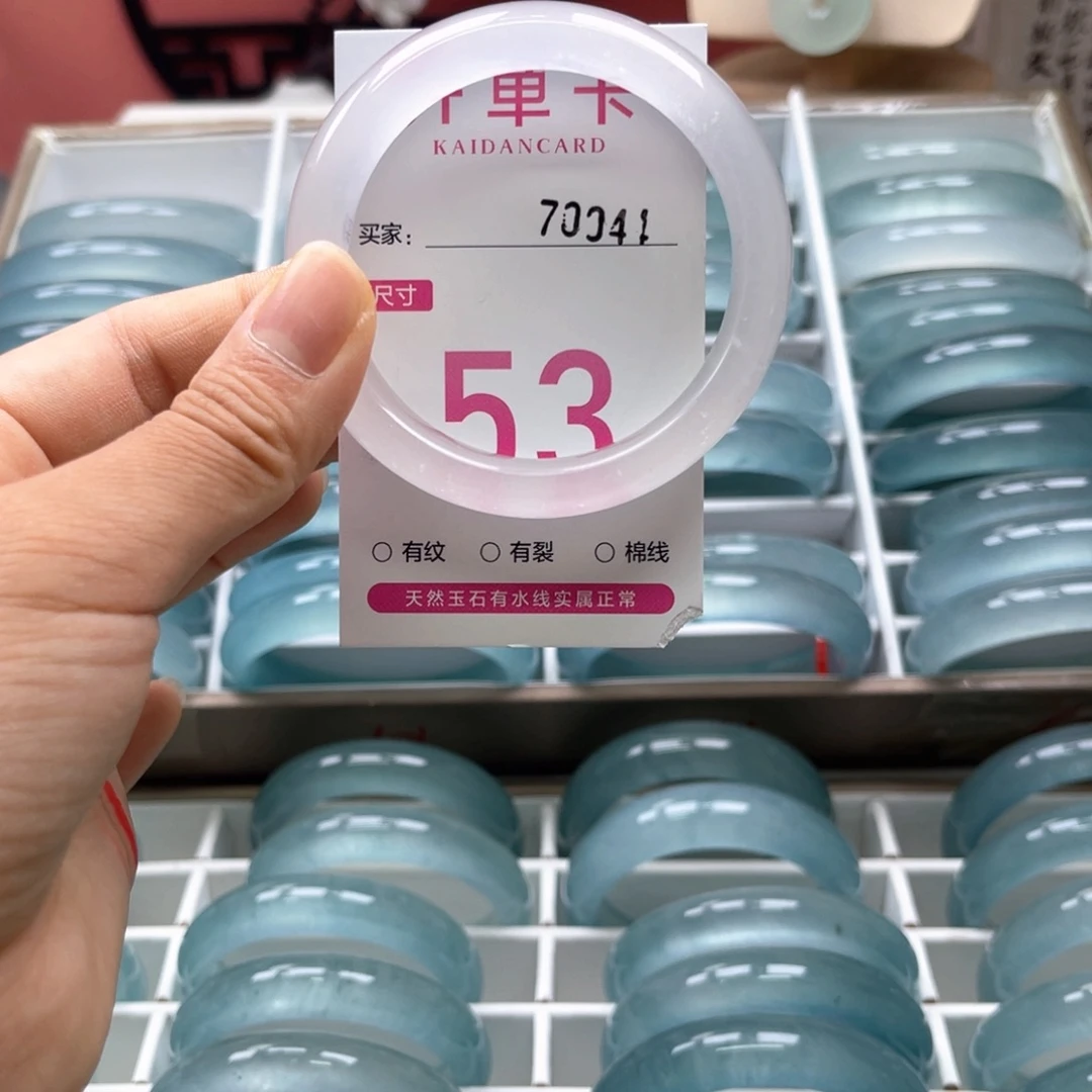 拿****未镶嵌手镯石英质玉
