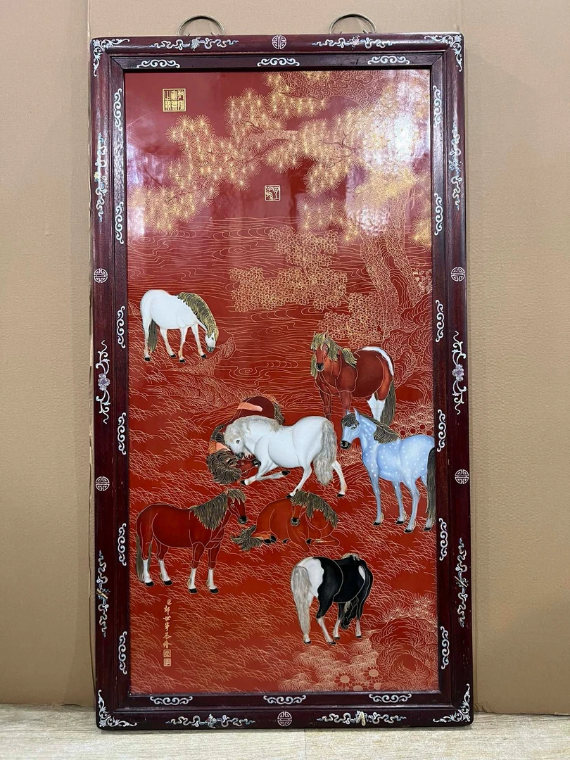 尺寸：高120厘米x宽66厘米 八骏图 瓷板画 画工精细