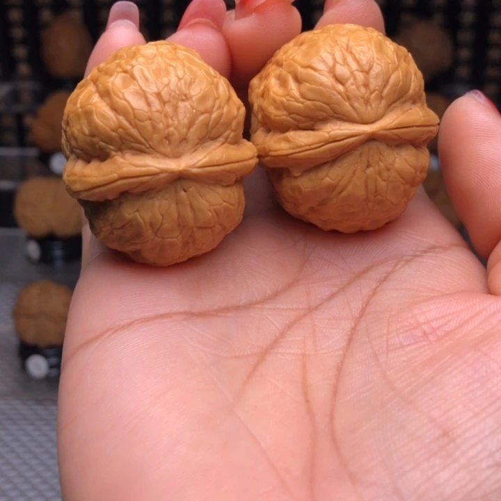 橄榄核吊坠54瓷娃娃