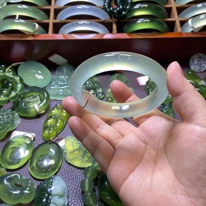 蛇纹石玉未镶嵌手镯57