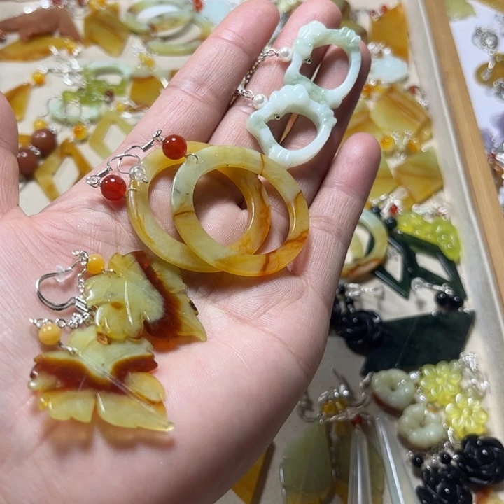 蛇纹石玉合金耳饰