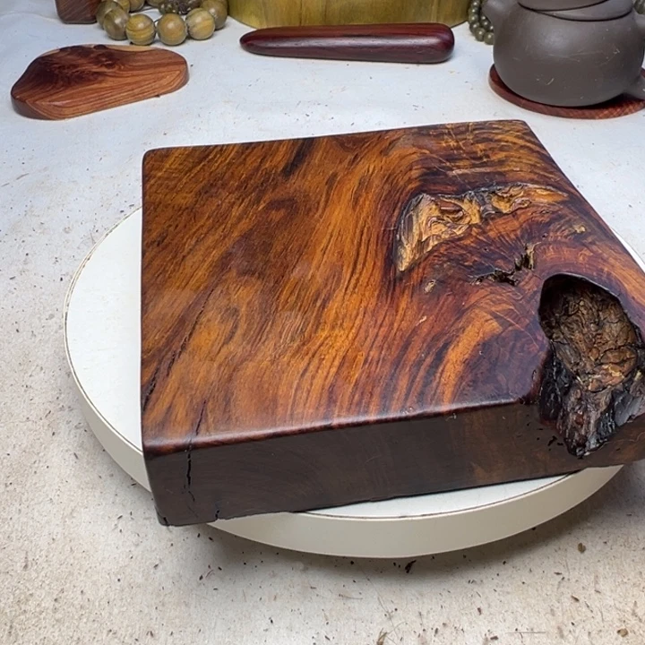 釆***人木非洲檀香底座摆件