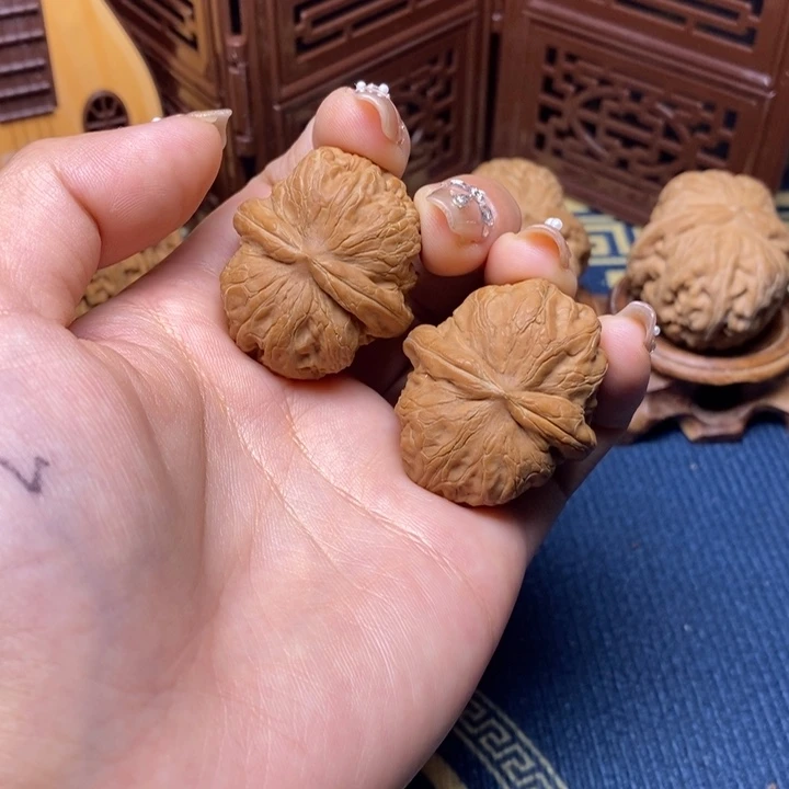 文玩核桃把件35元宝